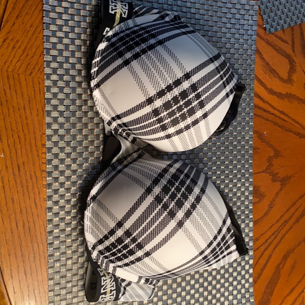 Like new Victoria’s Secret/ PINK Push up bra 36DD